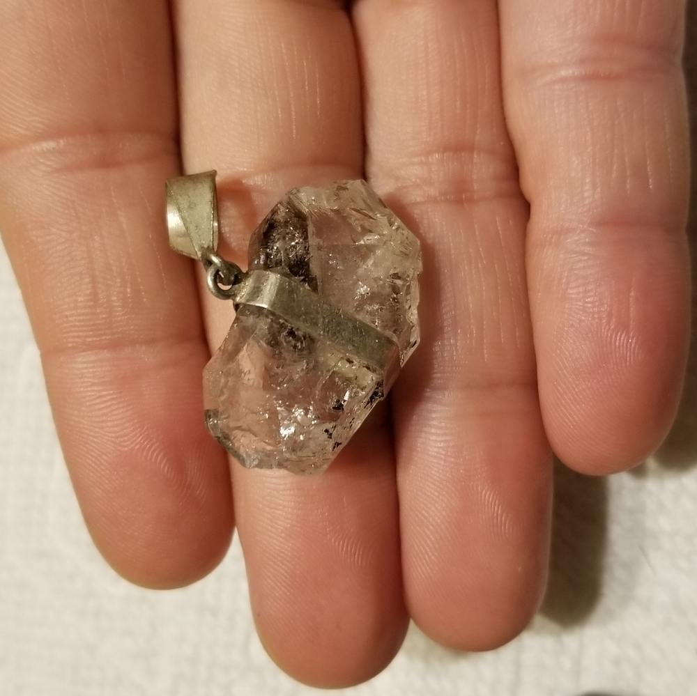 Herkimer diamond with inoculations